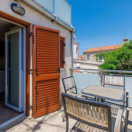 Charming Apartment With Private Terrace In Porec Holiday home