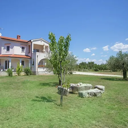Dom wakacyjny Charming Apartment With Private Terrace In Porec