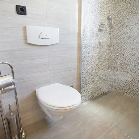 Charming Apartment With Private Terrace In Porec Dom wakacyjny *