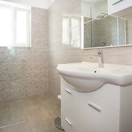 Dom wakacyjny Charming Apartment With Private Terrace In Porec Poreč