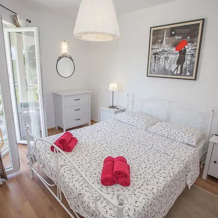 Charming Apartment With Private Terrace In Porec Poreč