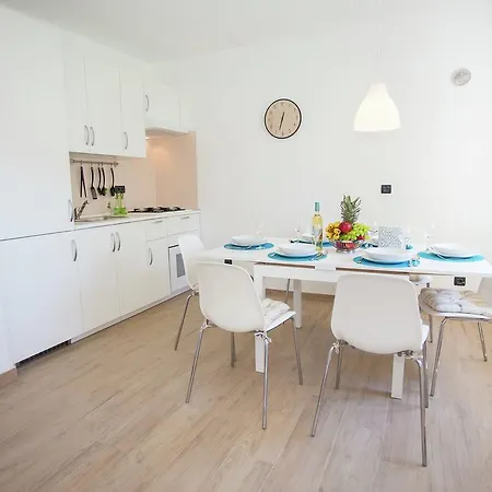 Charming Apartment With Private Terrace In Porec Dom wakacyjny