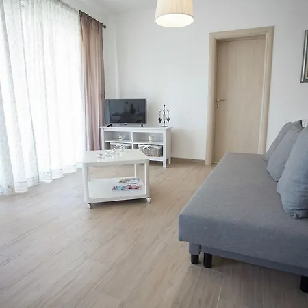Charming Apartment With Private Terrace In Porec Dom wakacyjny *