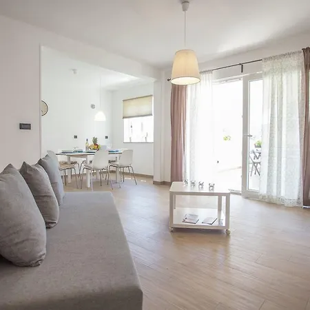 Charming Apartment With Private Terrace In Porec * Poreč
